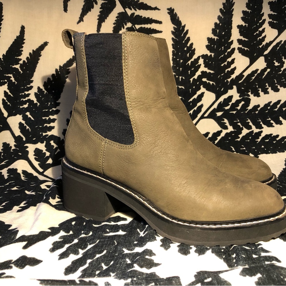 Madewell Olive Carina Platform Chelsea Boot - Picture 2 of 8
